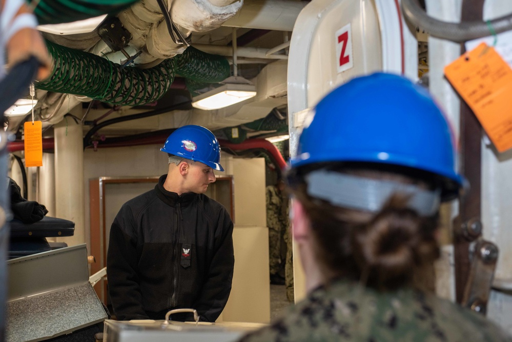 USS Ronald Reagan (CVN 76) Sailors conduct berthing renovation