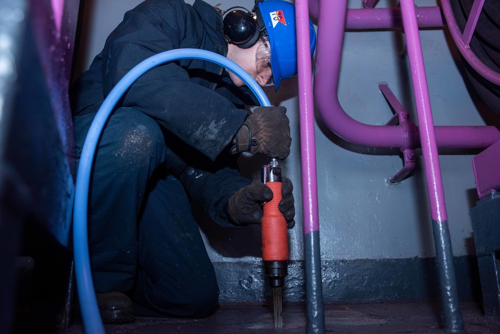 USS Ronald Reagan (CVN 76) Sailors perform deck preservation