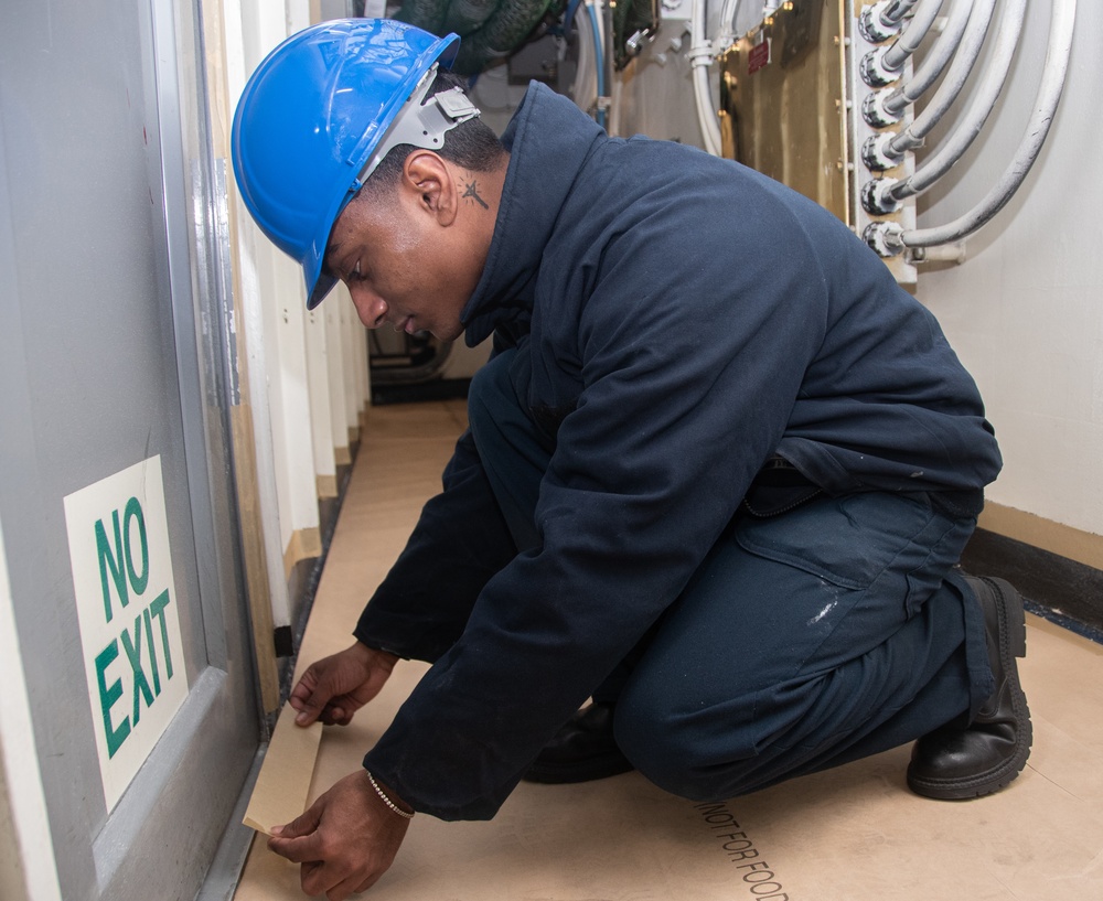 USS Ronald Reagan (CVN 76) Sailors perform preparation for painting