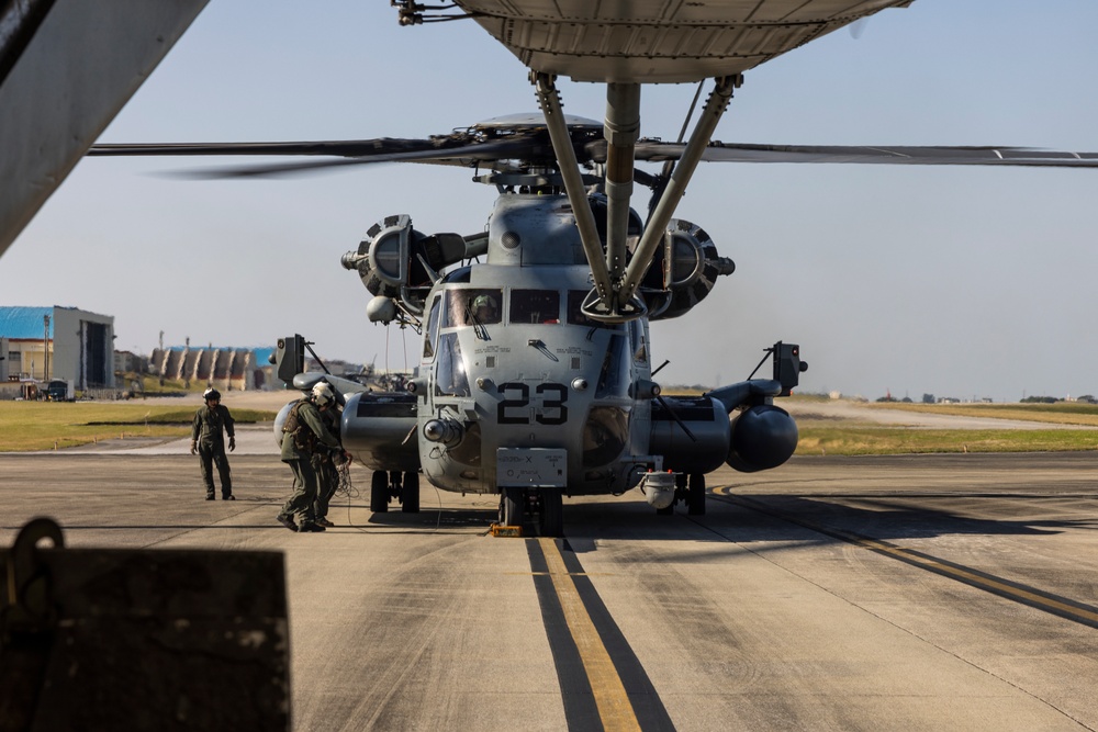 HMH-465 CIRCUMVENTS ISLANDS IN THE INDO-PACIFIC