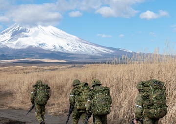 US, Japan forces integrate during Airborne 23