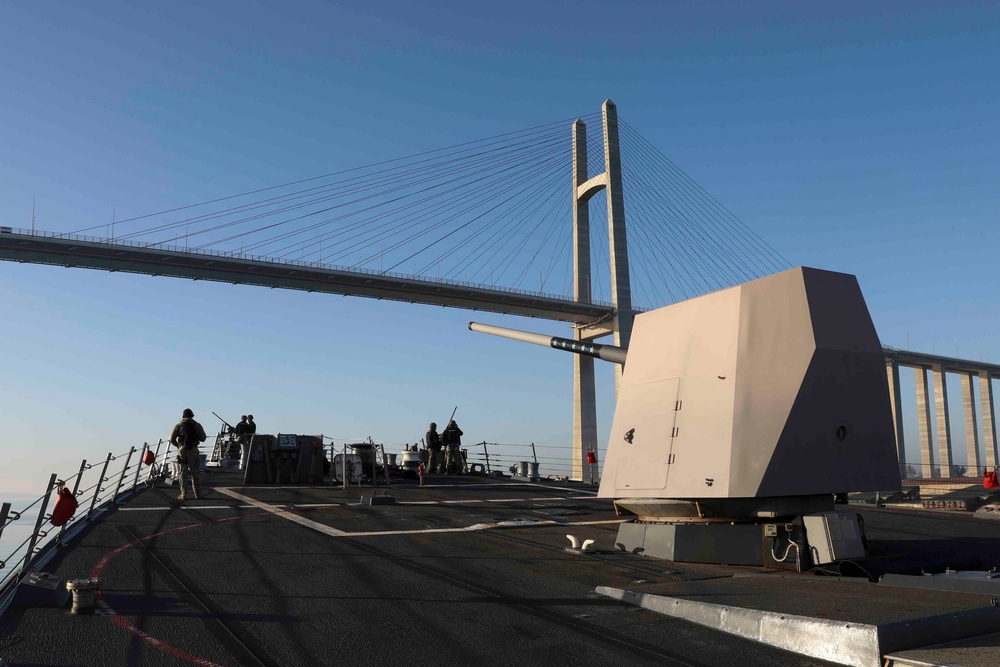 USS Truxtun Transits the Suez Canal