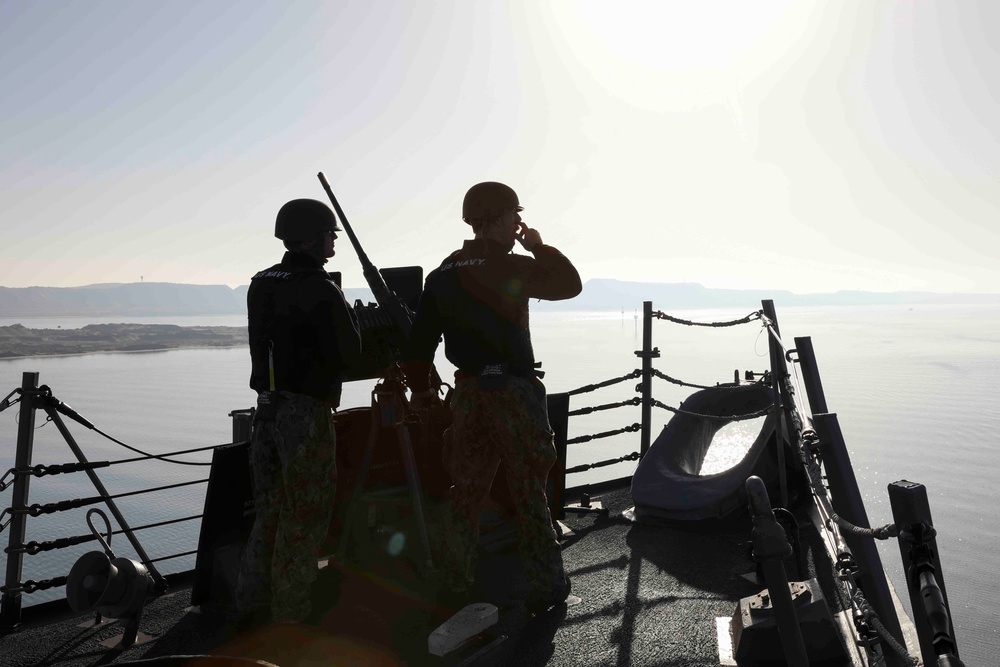 USS Truxtun Transits the Suez Canal