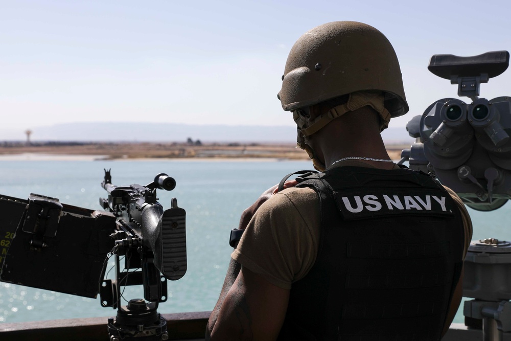 USS Truxtun Transits the Suez Canal