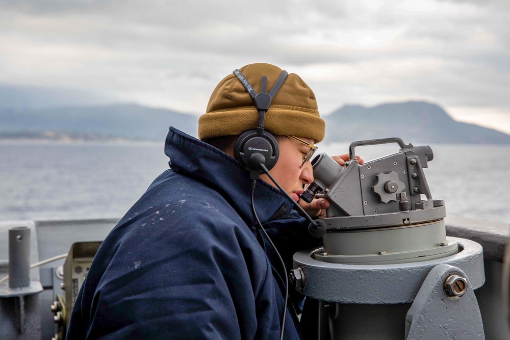 USS Leyte Gulf (CG 55) Arrives in Souda Bay, Greece