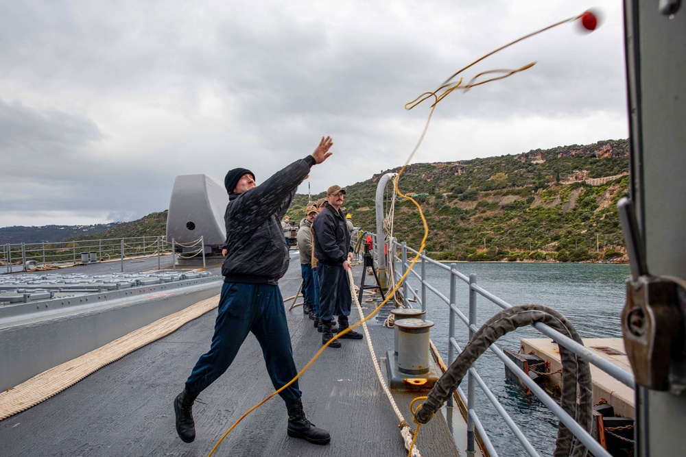 USS Leyte Gulf (CG 55) Arrives in Souda Bay, Greece