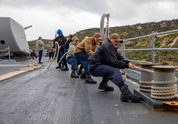 USS Leyte Gulf (CG 55) Arrives in Souda Bay, Greece