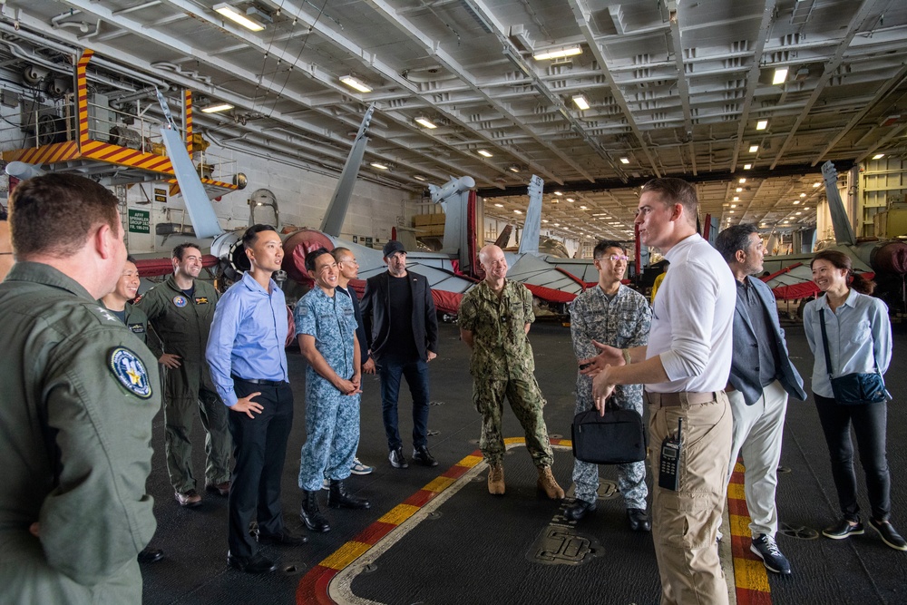 Nimitz Hosts Distinguished Visitors