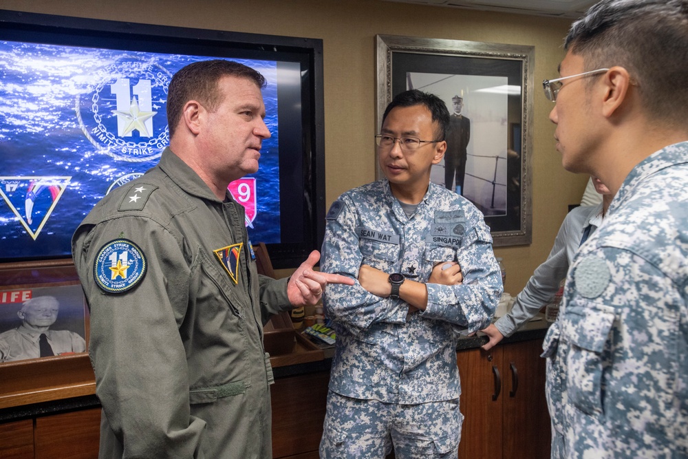 Nimitz Hosts Distinguished Visitors