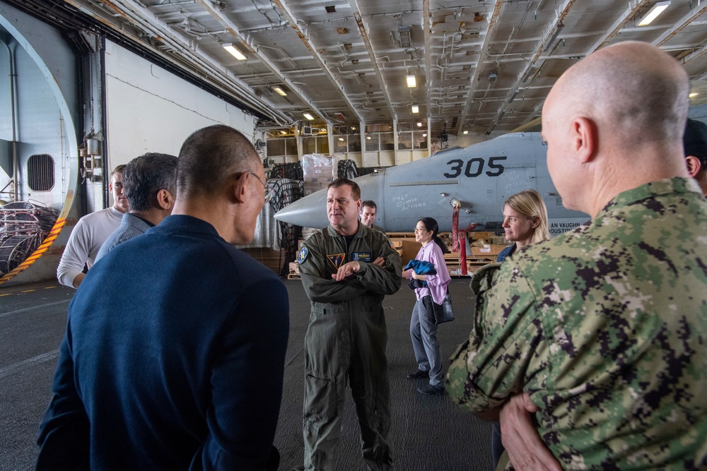 Nimitz Hosts Distinguished Visitors