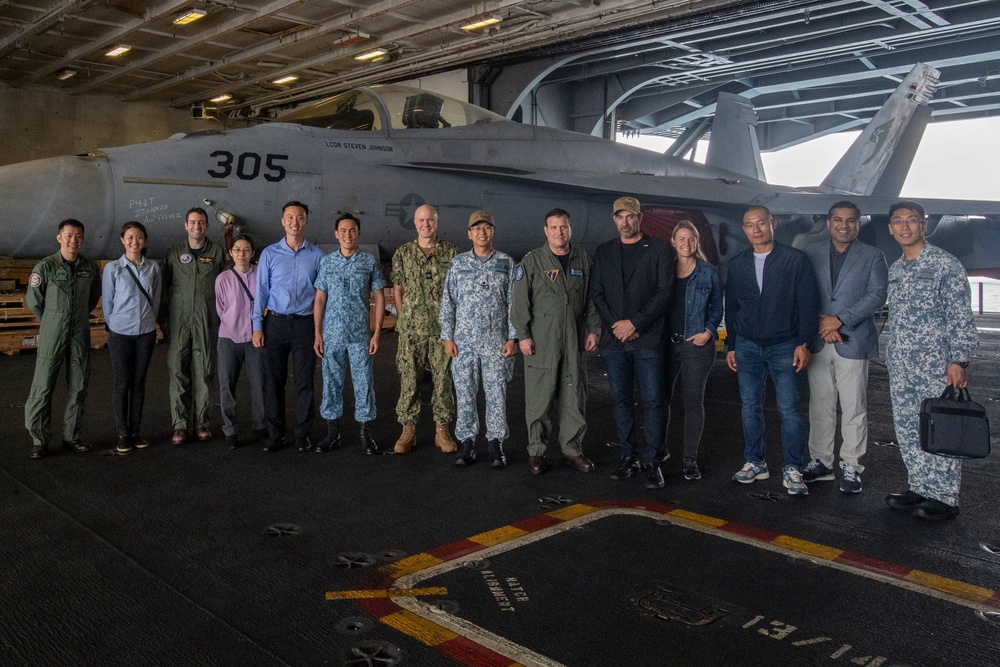 Nimitz Hosts Distinguished Visitors