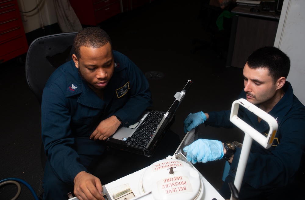 Nimitz Sailors Perform Maintenance