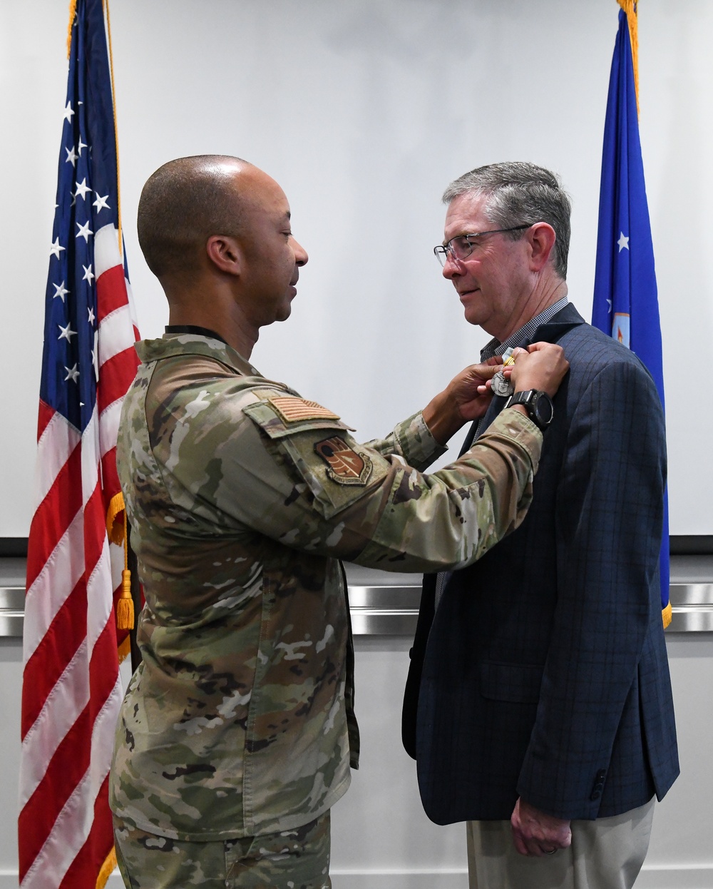 Former AEDC vice director recognized with Award for Meritorious Civilian Service