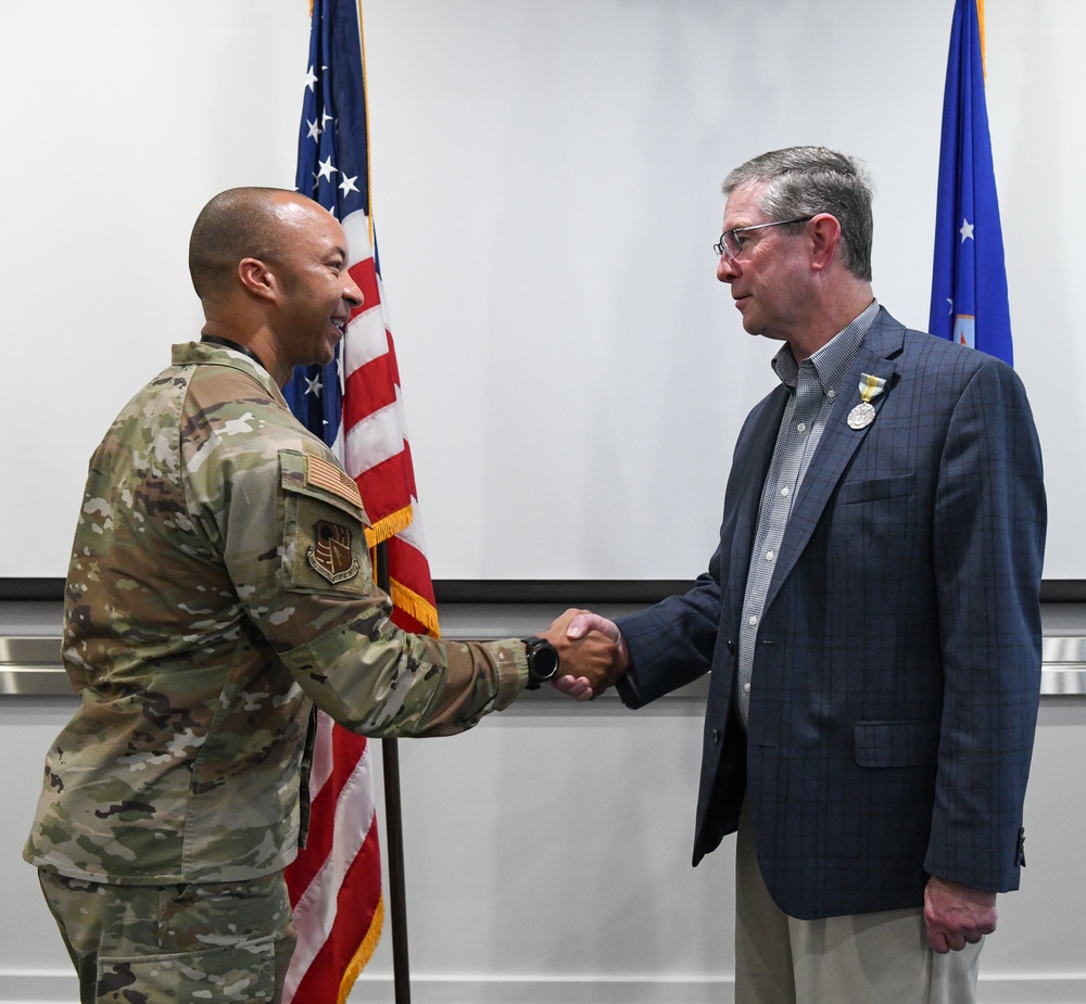 Former AEDC vice director recognized with Award for Meritorious Civilian Service