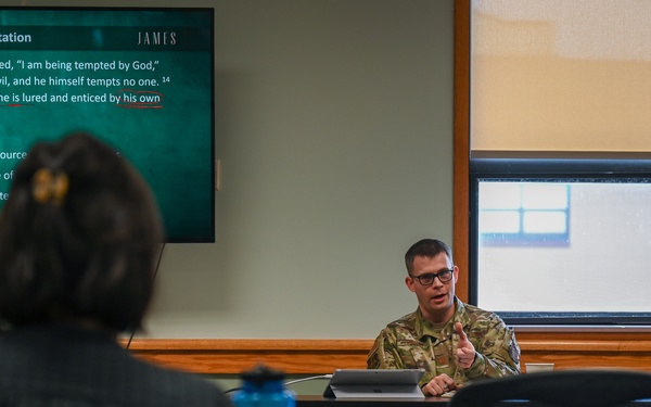 Chaplain gives presentation
