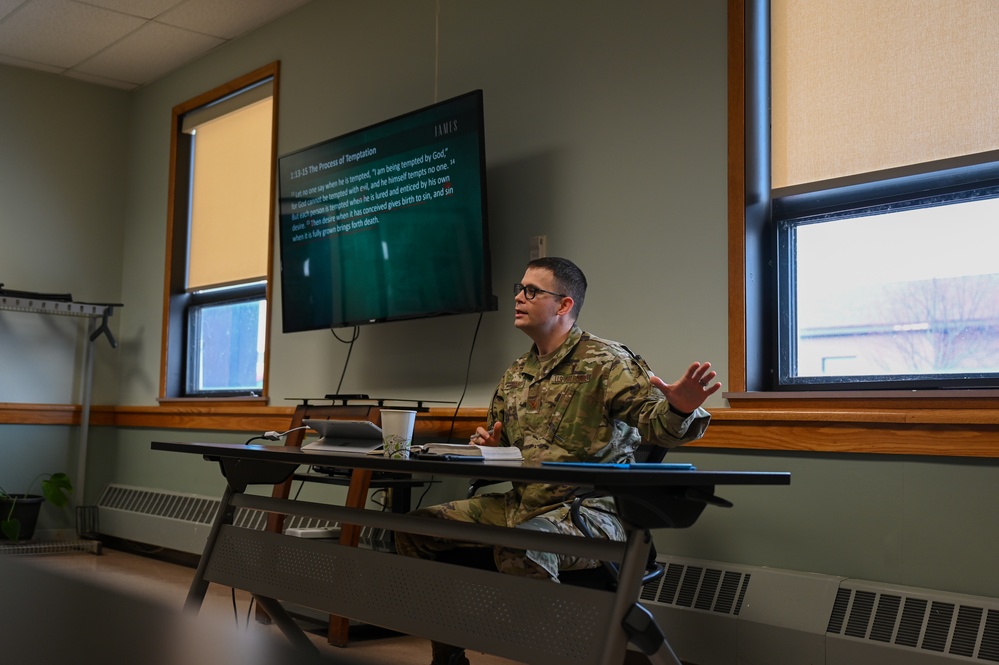 Chaplain gives presentation