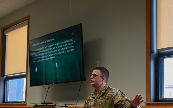 Chaplain gives presentation