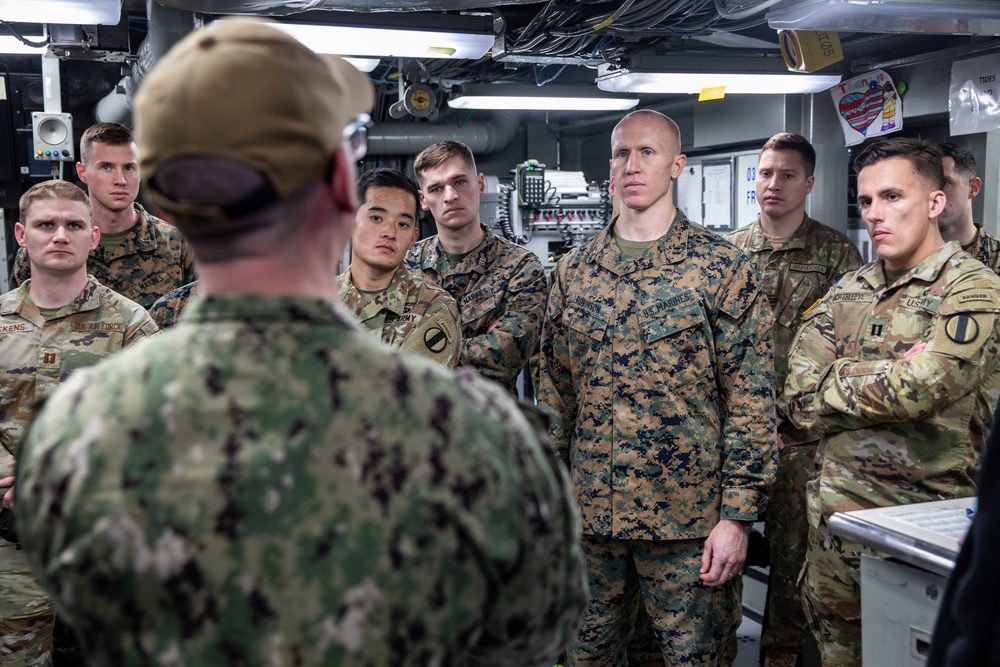 Expeditionary Warfare School students visit USS Arlington for ship familiarization