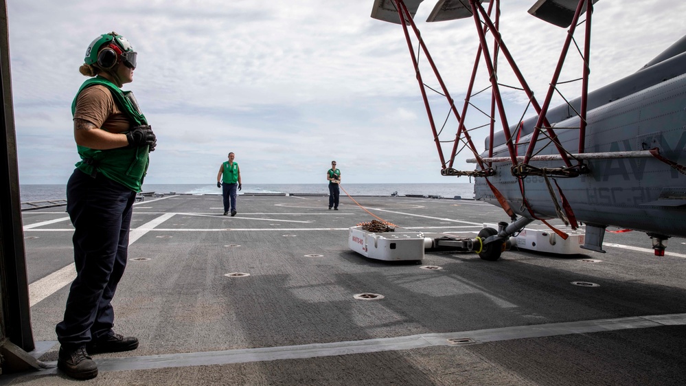 USS Charleston prepares for flight operations in the South China Sea