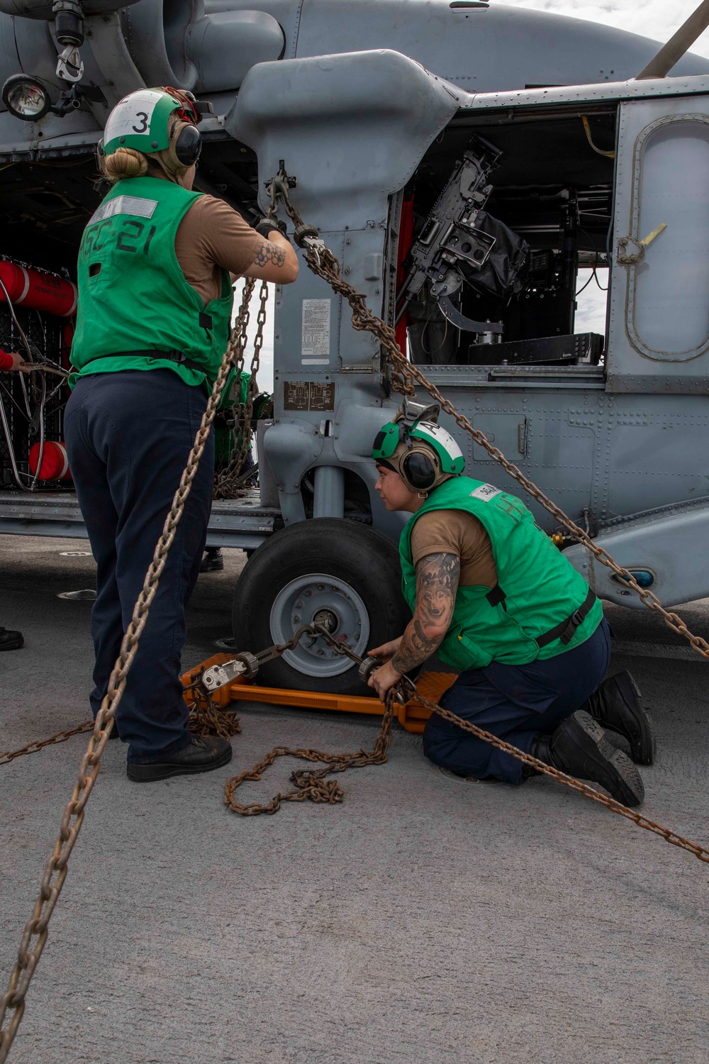 USS Charleston prepares for flight operations in the South China Sea