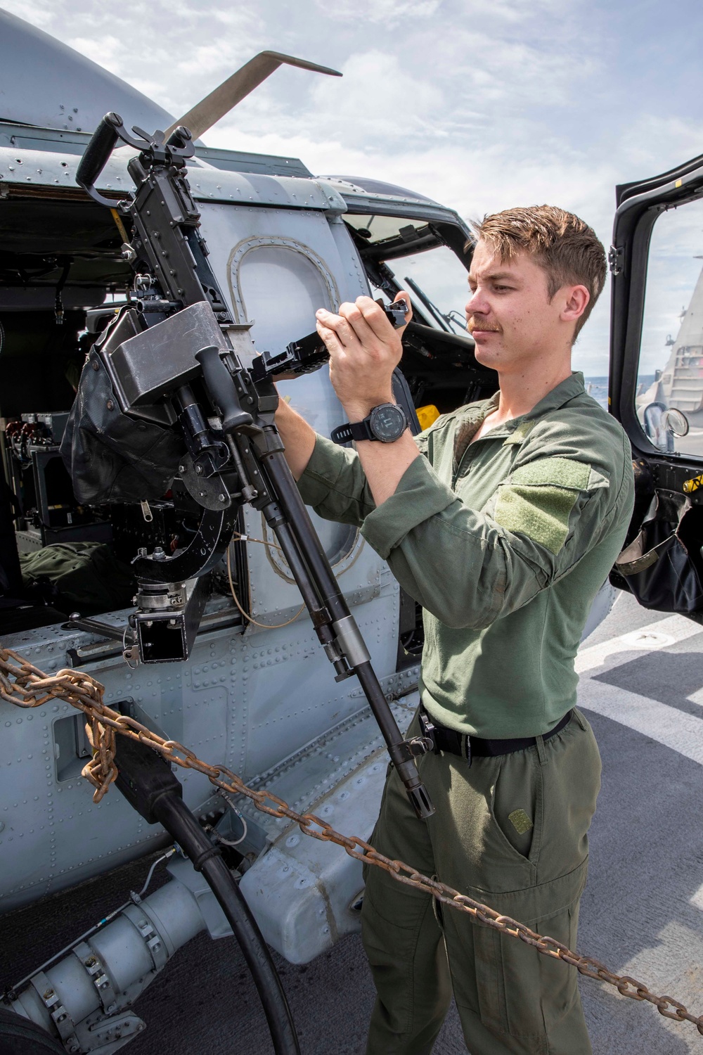 USS Charleston prepares for flight operations in the South China Sea