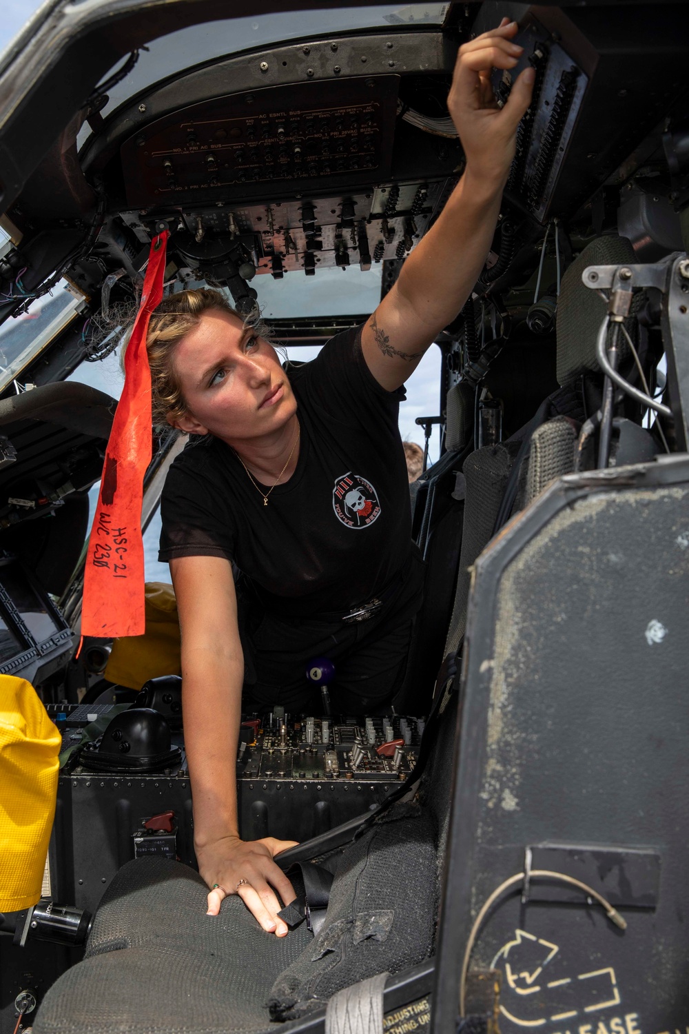 USS Charleston prepares for flight operations in the South China Sea