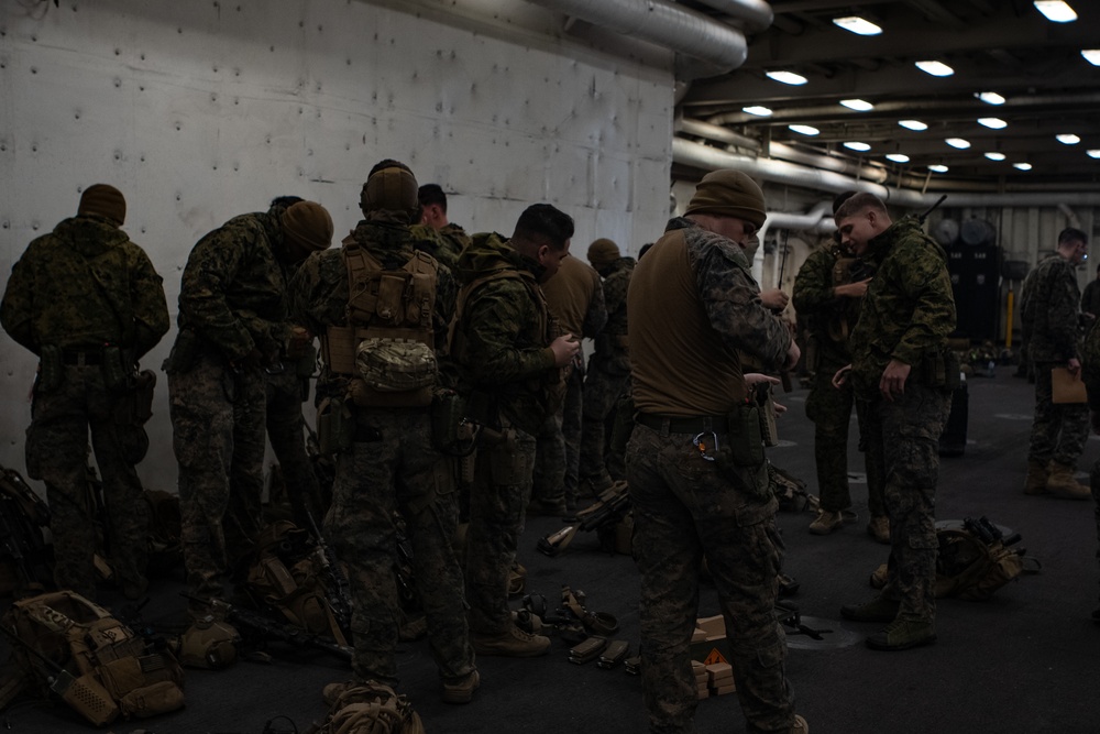 26th MEU's Boat Assault Force conducts VBSS