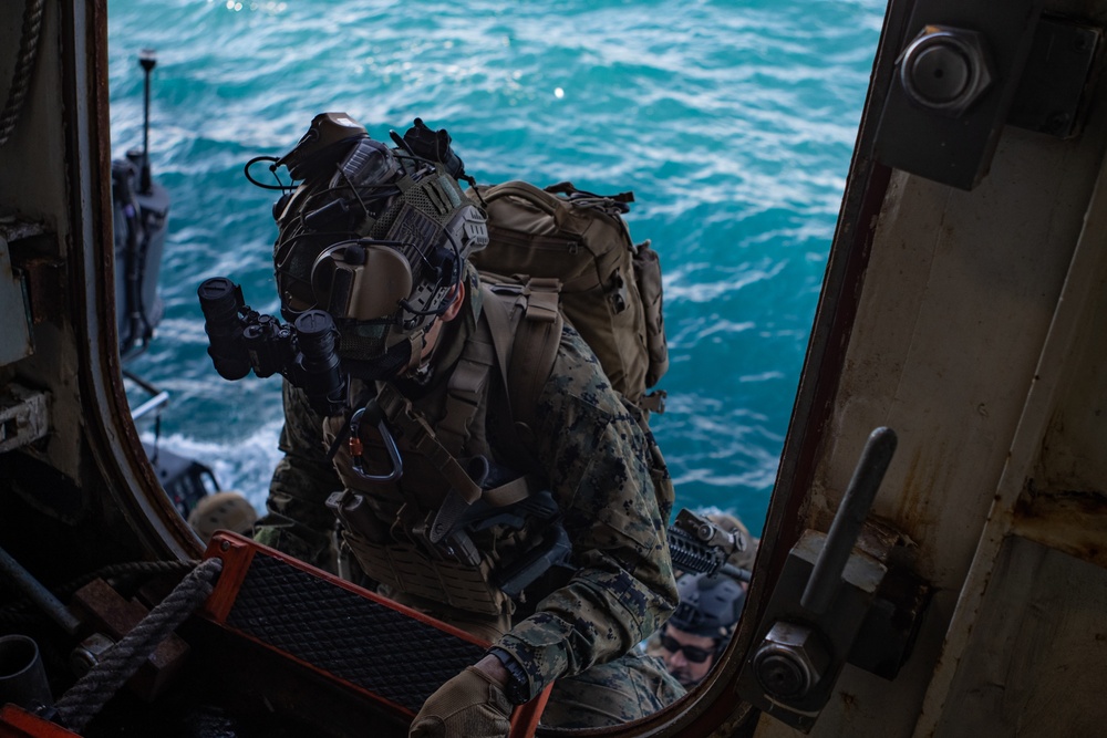 26th MEU's Boat Assault Force conducts VBSS