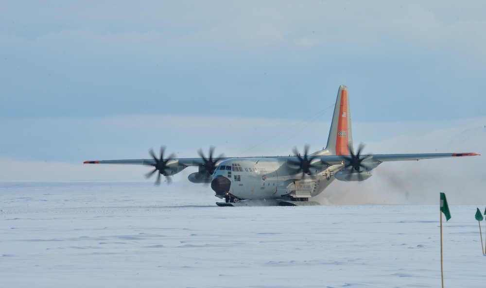 LC-130 Hercules Operation Deep Freeze