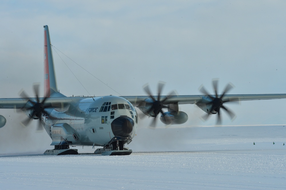 LC-130 Hercules Operation Deep Freeze