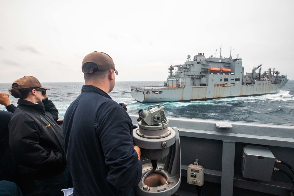 USS Chung-Hoon pulls alongside USNS Carl Brashear