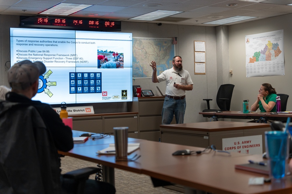 Louisville District Emergency Management personnel conduct flood fight training