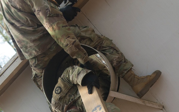 Soldiers Battle for 200th MP Command Best Squad Honor