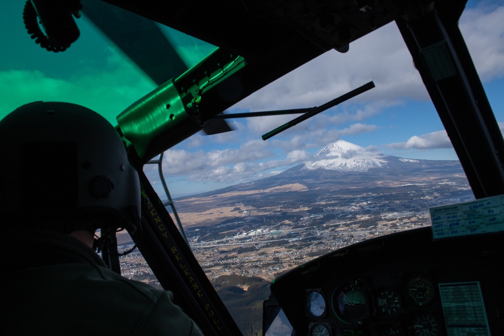 US, Japan forces integrate during Airborne 23