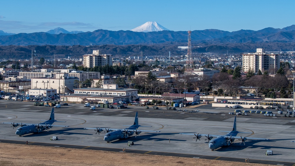 US, Japan forces integrate during Airborne 23