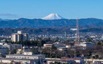 US, Japan forces integrate during Airborne 23