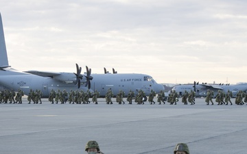 US, Japan forces integrate during Airborne 23