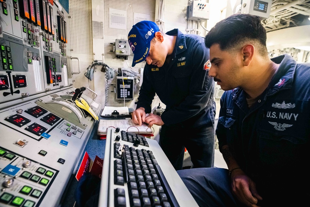 Chung-Hoon Sailors conduct engineering training