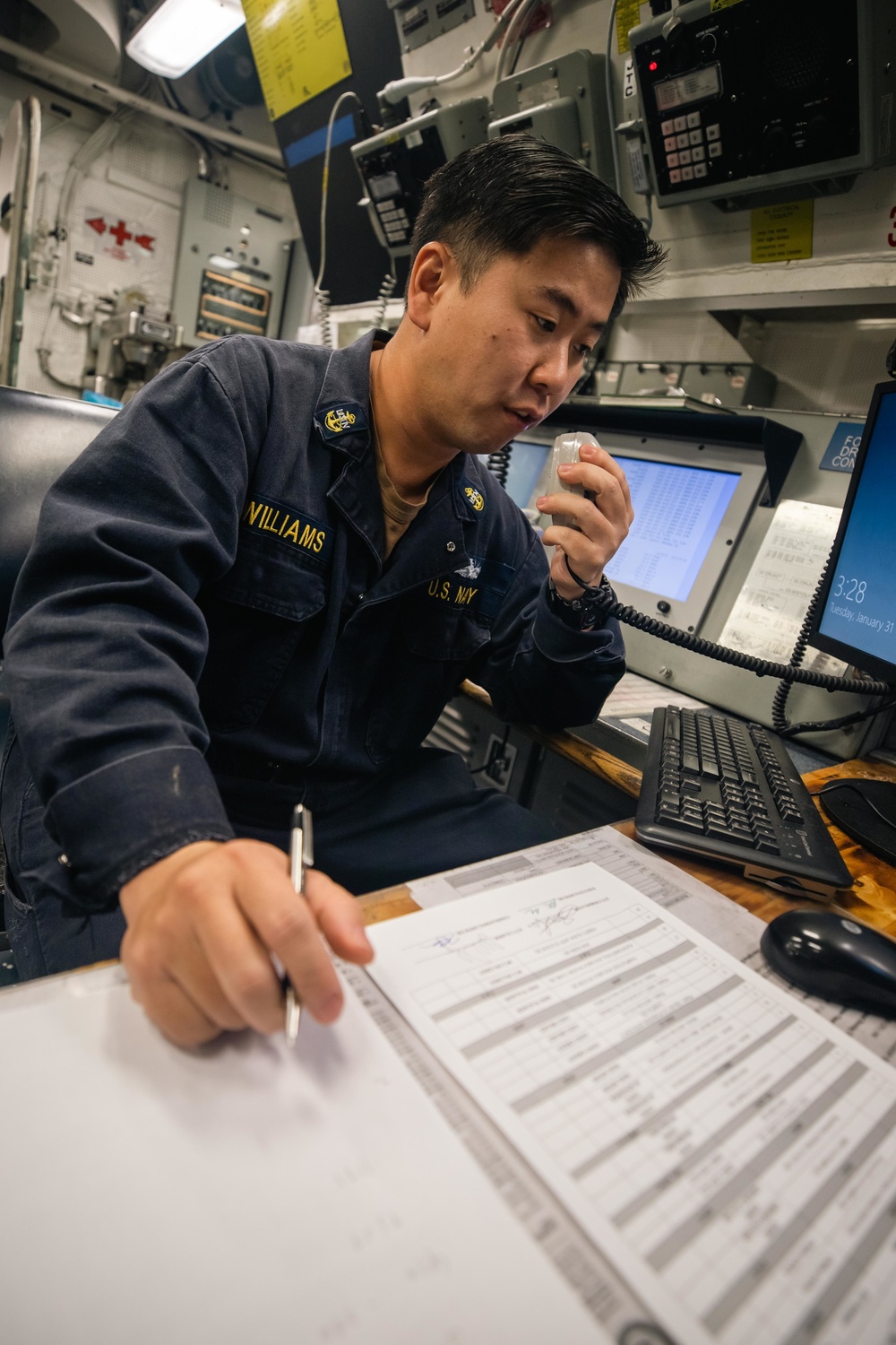 Chung-Hoon Sailors conduct engineering drills