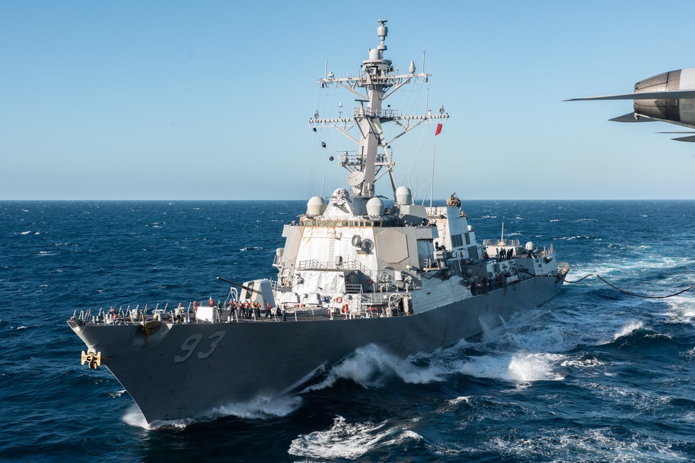 Nimitz and Chung Hoon Conduct Fueling at Sea