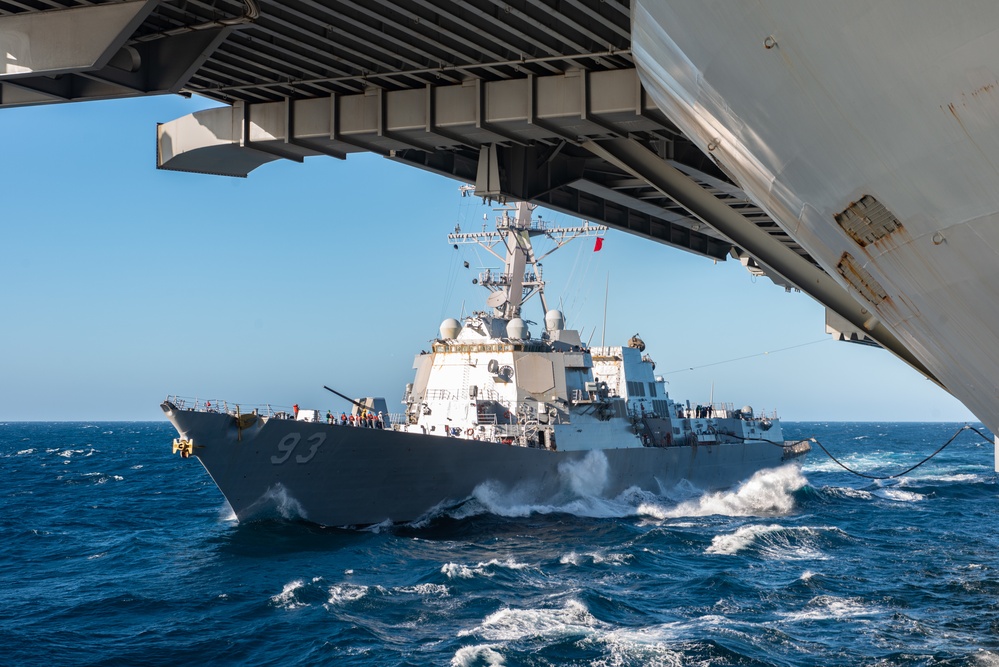 Nimitz and Chung Hoon Conduct Fueling at Sea