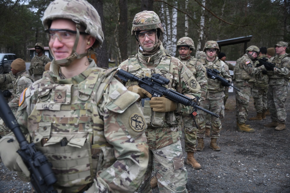 207th MIB (T) conduct weapons qualifications