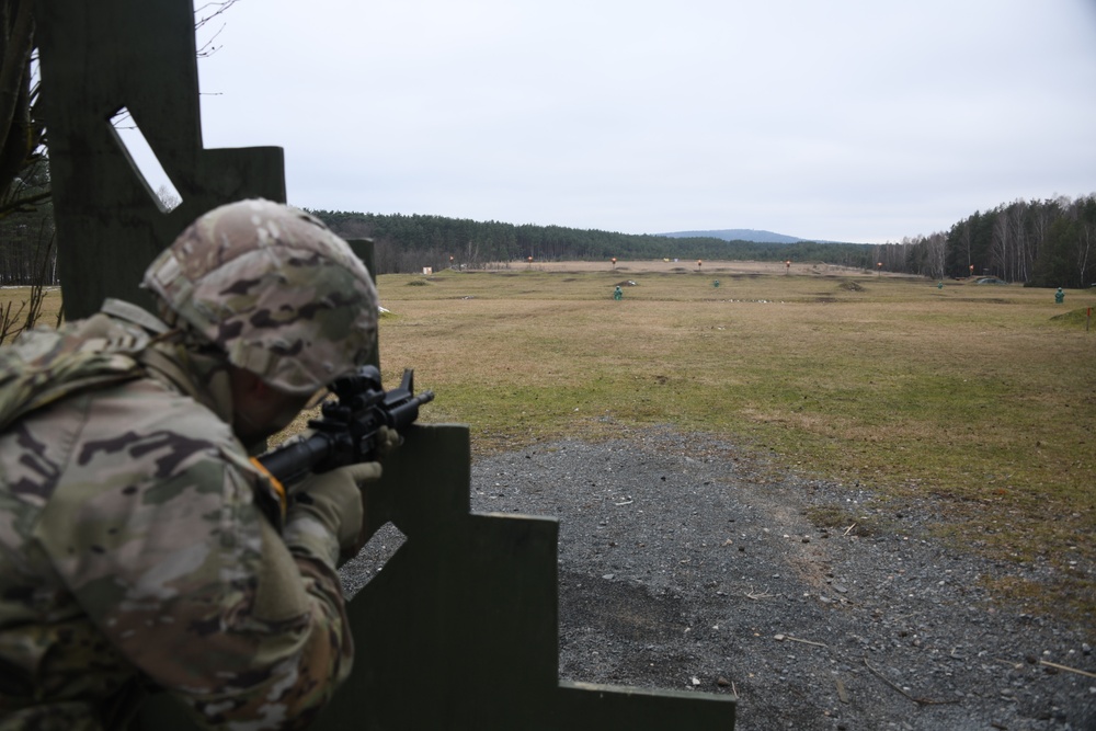 207th MIB (T) conduct weapons qualifications