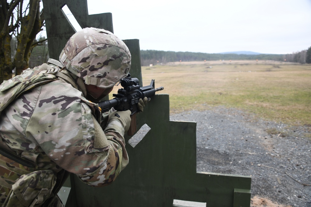 207th MIB (T) conduct weapons qualifications