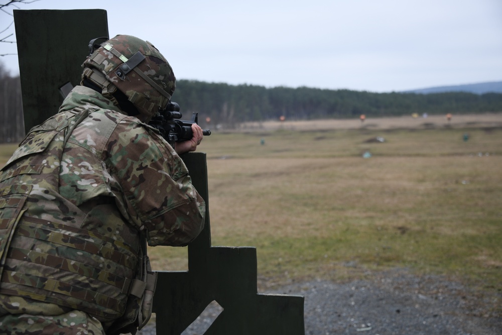 207th MIB (T) conduct weapons qualifications