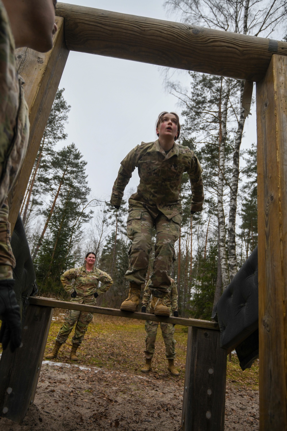 307th Military Intelligence Brigade conquers obstacle course