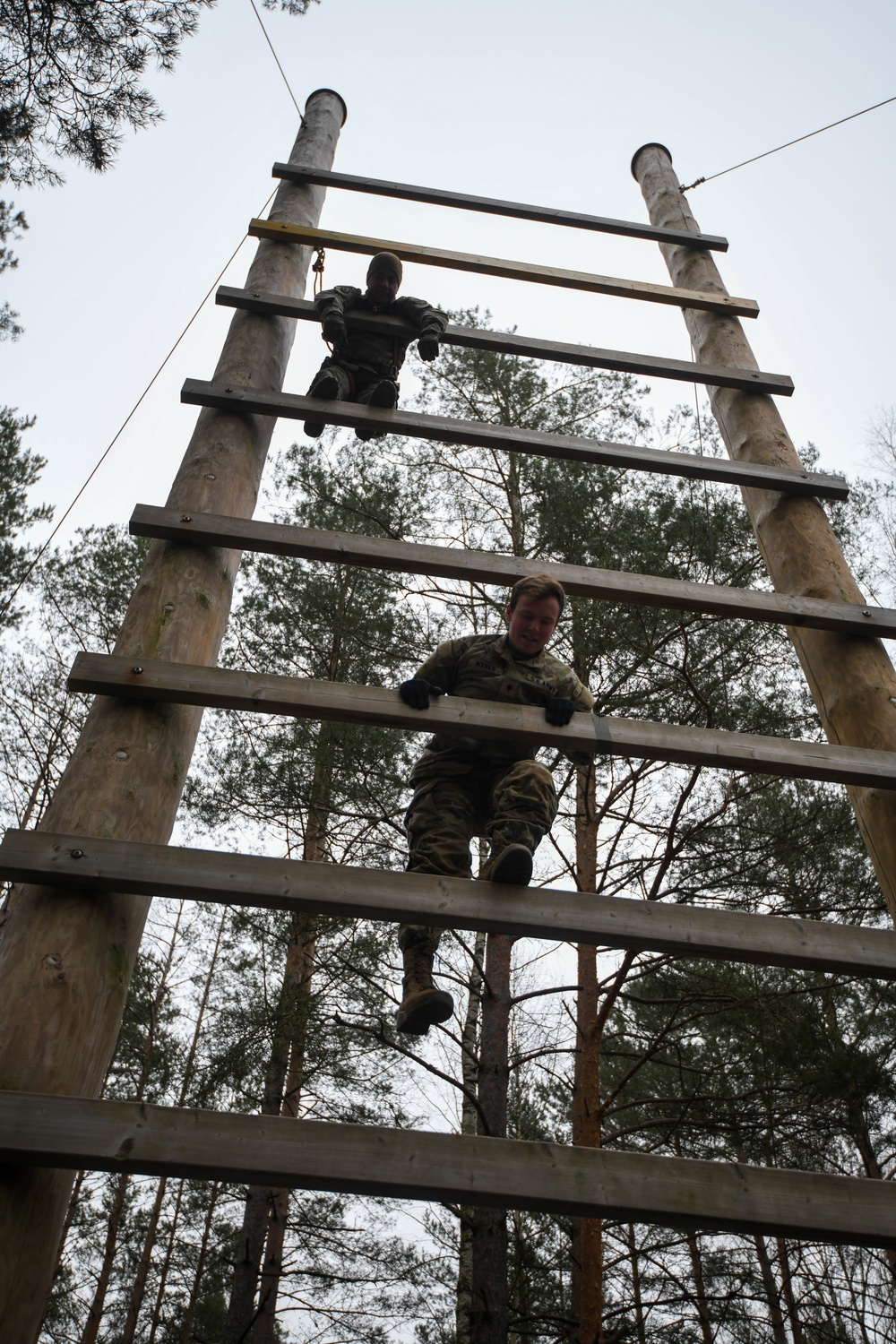 307th Military Intelligence Brigade conquers obstacle course