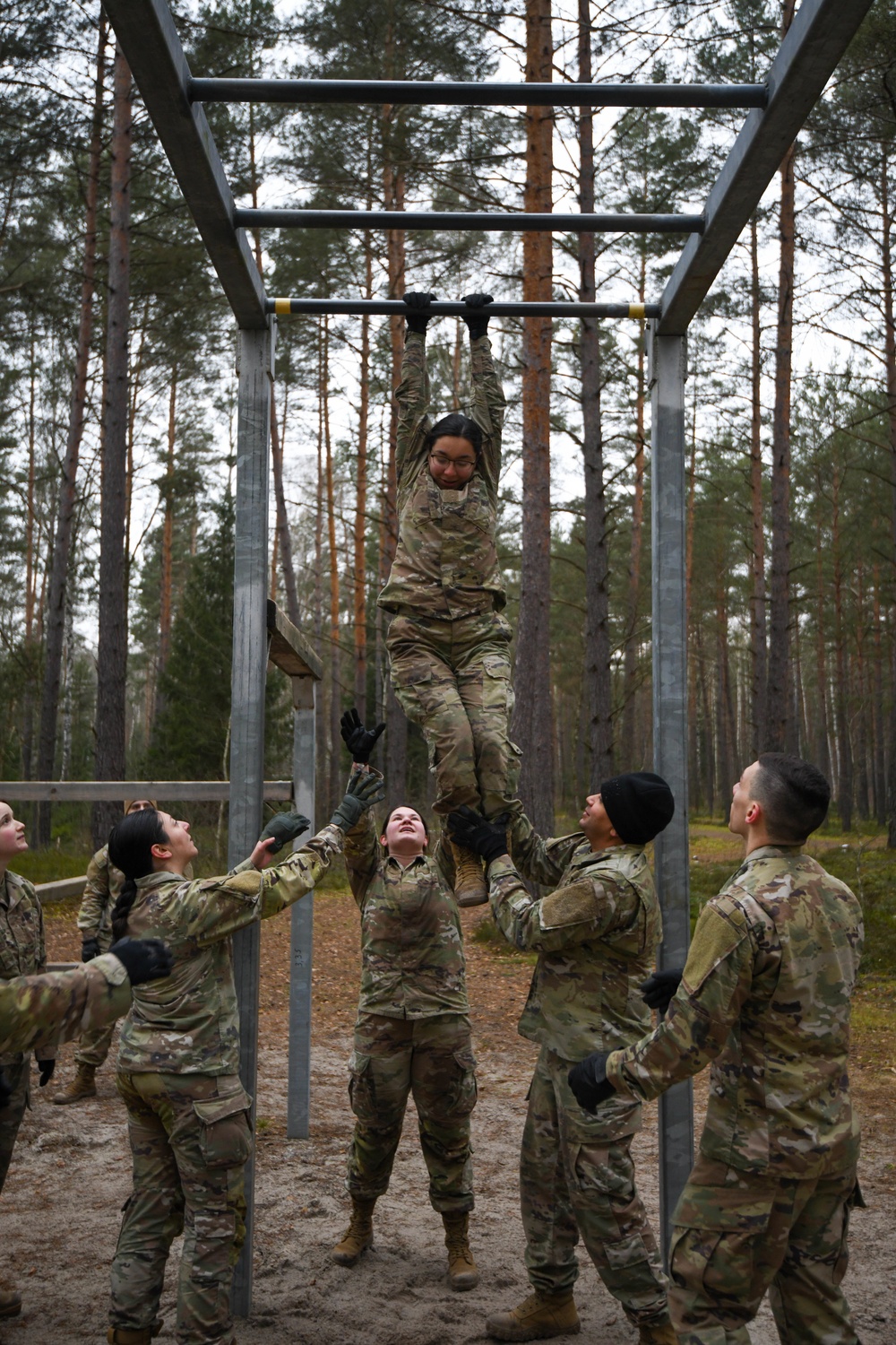 307th Military Intelligence Brigade conquers obstacle course