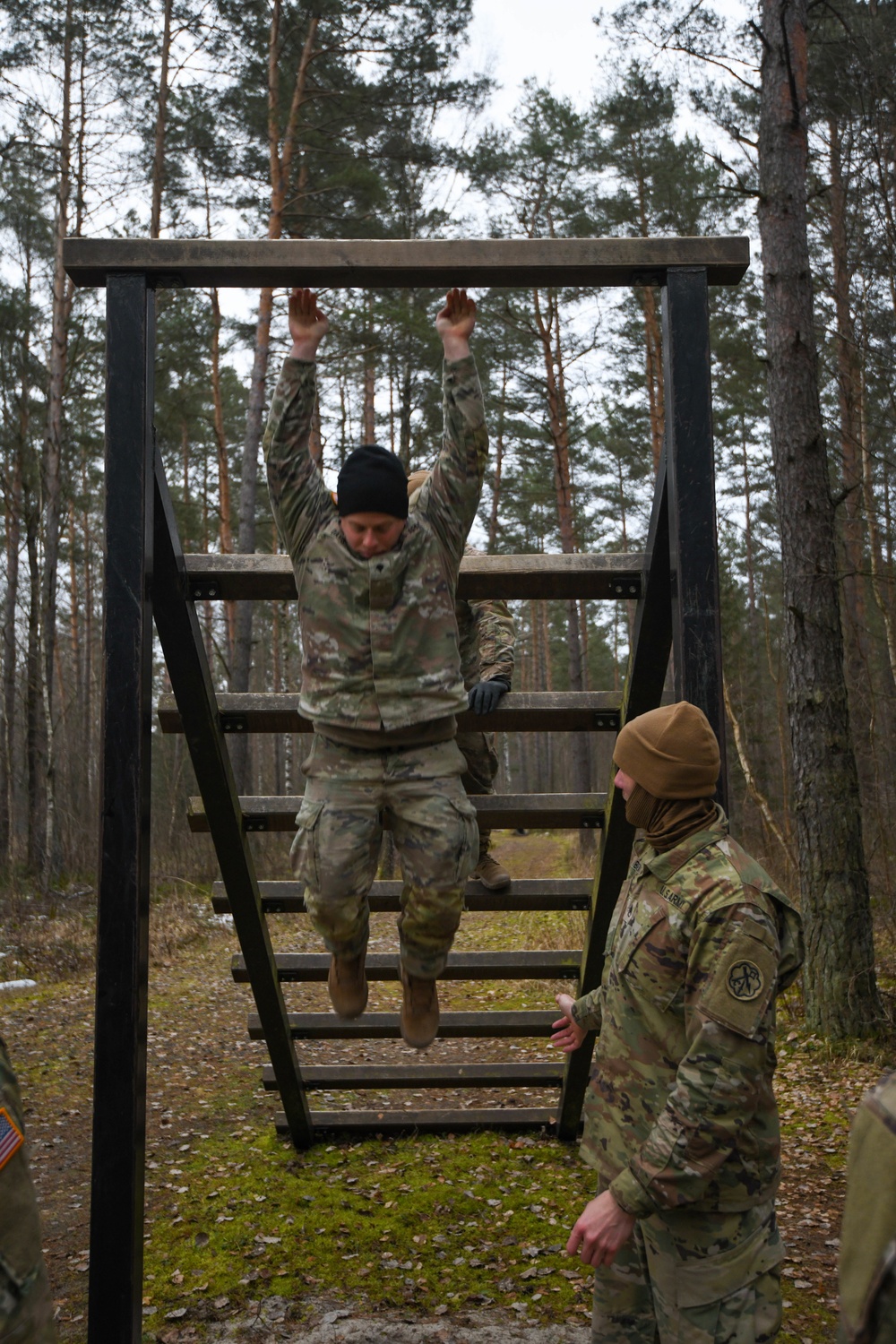 307th Military Intelligence Brigade conquers obstacle course