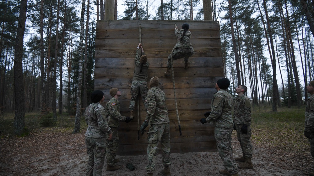 307th Military Intelligence Brigade conquers obstacle course